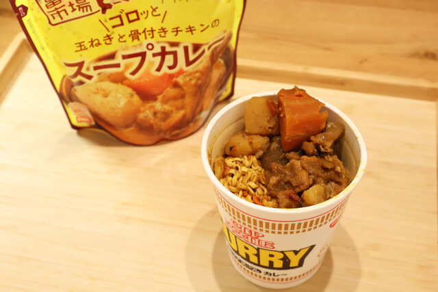 【限界突破カレーヌードル】お湯なんて使わない!! レトルトのスープカレーで麺を戻す特濃すぎるカレーヌードル!<野島慎一郎のバカレシピ>